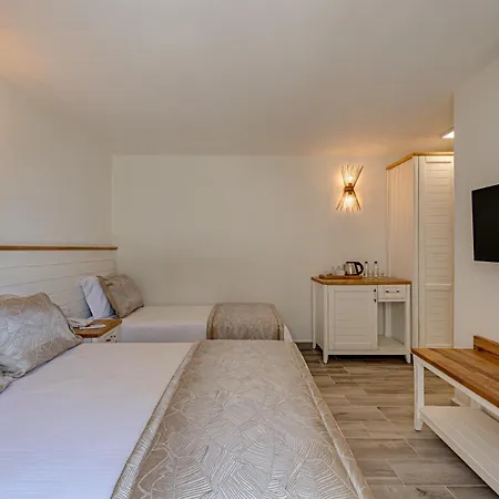 Atrium Taş 2* Çeşme