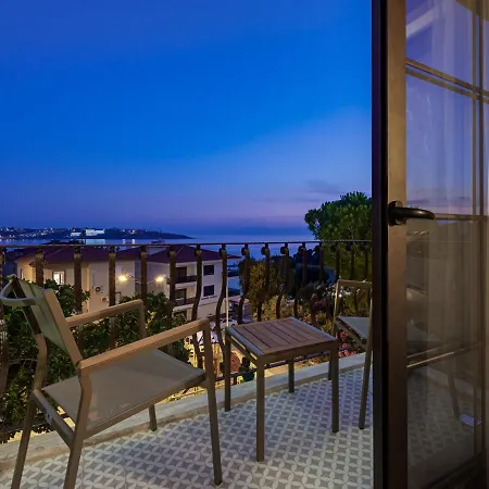 Otel Atrium Taş Çeşme